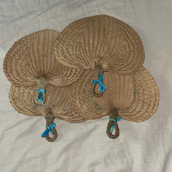 SET OF 4 Brand NEW WICKER HAND FANS With BLUE RIBBONS which can be taken off. - Picture 8 of 10